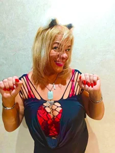 AnittaHarris_ Im back 🖤 Pic