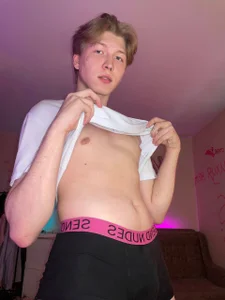 White T -shirt and nipples haha de TheMikeSever Foto 2