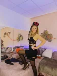 Back to Black de AlexaDaddario  Imagens