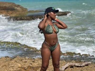 rebeca_cortez_ MY VACATION AT THE SEA 🌊 Billede 2