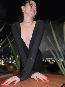 marthina_thompsson ¿You accept a glass of wine?🍷 Foto