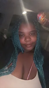 QueenTease420 Public Pic 4