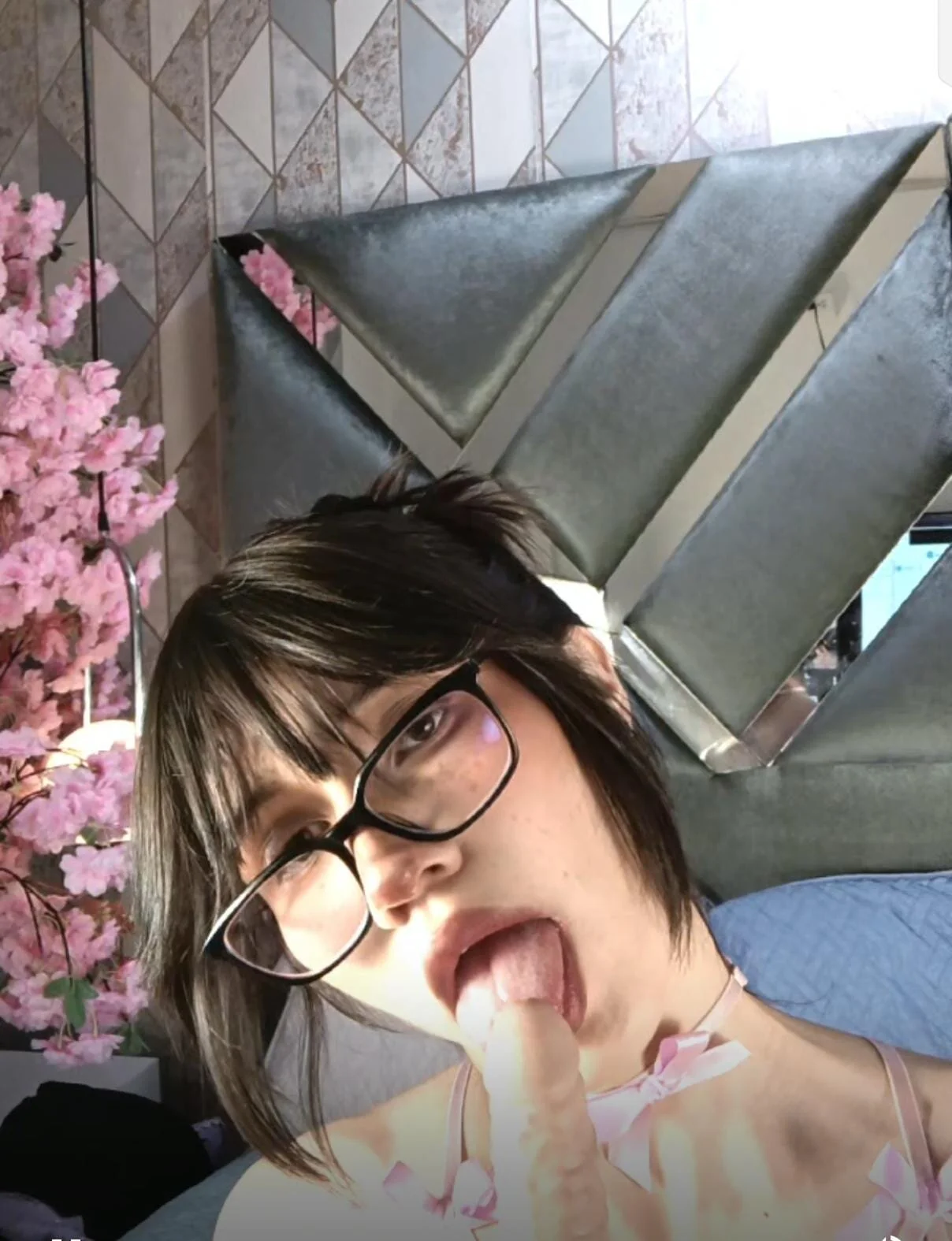 Cum on my face, and in my mouth🥵😈 de Adawonk1  3 Imagens