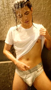 Allen_clark: TIME TO TAKE A SHOWER ( 3 фото)