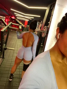 ada_lee1 Do you train with me? Bilde