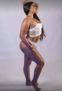 Kim_roussee White Bilde 2