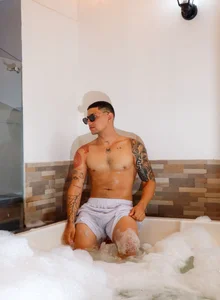 Alex_cute77 Happiness is its own choice; Choose to be happy. Hình