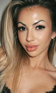 LaraAmosX Soft Smiles & Blonde Vibes Pic 4