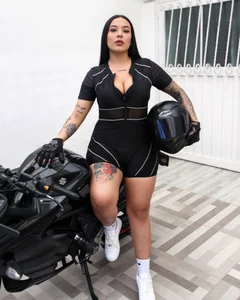 Victoria_Collinns I ride. You follow 🏍️ Immagine  2