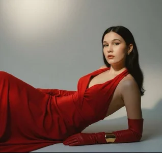 MaryyHolmes Public Foto 4