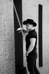 ADAM_BOUTON_ Public Foto 9