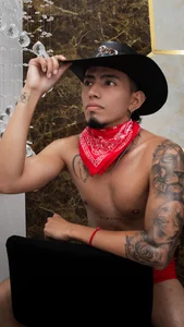 Public de Alejo_strong24  2 Imagens