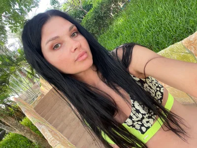 DashaLeather Public Pic 4