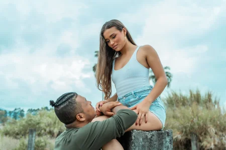 AnnieAndStefan Outside صورة واحدة|AnnieAndStefan Outside صورتان|AnnieAndStefan Outside  2 صور|AnnieAndStefan Outside  2 صورة