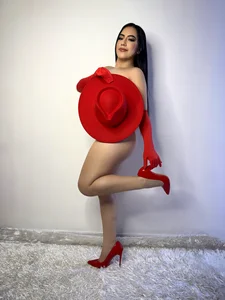 I'm your sexy red treat 🍬🍬 rojo soy tu sexy bombon rojo de AmyTorres_  2 photos