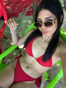 ZarinaWynne sexy girl on the beach Gambar 2