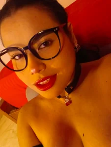 victoria_vallejo_1のA dominant girlの 3枚の写真