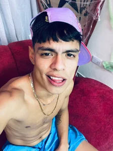 Naughty_hot01: Public ( 3 фото)