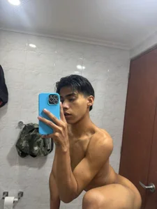 Camiilo_Fox A little more of me 사진