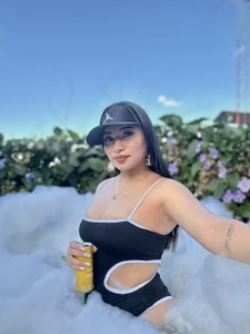 AlessFiore Black or white? Pic 2