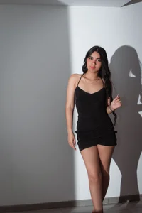 Zdjęcia Larabrooks Happy New Year!💖Let's toast to a 2025 full of hot moments and fun together.:  8