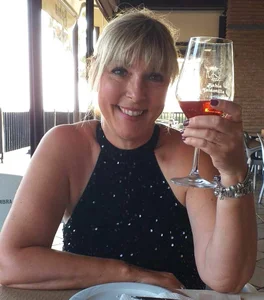 NAWTYClassyBritMILF casual Immagine  2