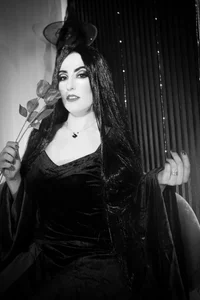 Belly_Rosse 📸Morticia Bilde 2