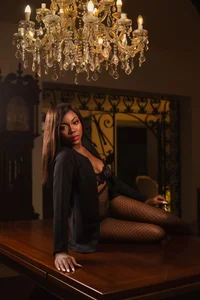 The best way to get rid of temptation is to fall into it. 🔥 od Lola_King  8 snímek