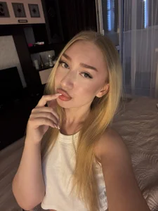 AlinaTeaseX ur honey Pic 2