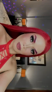 FridaHumphrey HOT IN RED!🔥 Foto