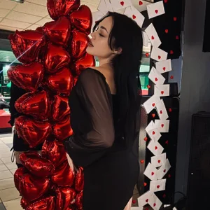 Jennifer_anniston Beauty with balloons Pic