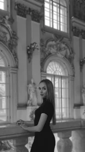 HollisBeckett: Public ( 3 фото)