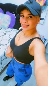 Entrenando duro para mantener esta cola bien firme...    🍑 de ZoeVibe_2306  3 Imagens