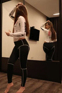 Iren Iren in jacuzzi Bilde 2