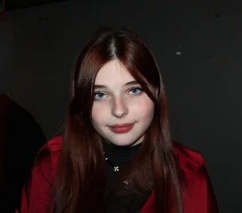 AnnieKim_ Public Pic 2