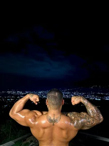 chrizmacgregor respirando aire libre Bilde 4