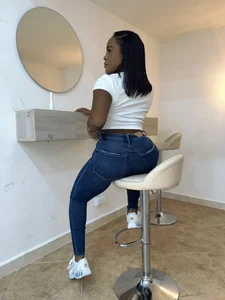 Emma_jonness me in jeans Pic 3