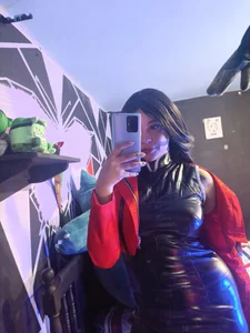 Emilythemachines XXX nøgenfoto 3