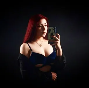 zamihoney 👀 Lo que ves aquí es solo una probadita… lo mejor viene en vivo 😉 টি ছবি