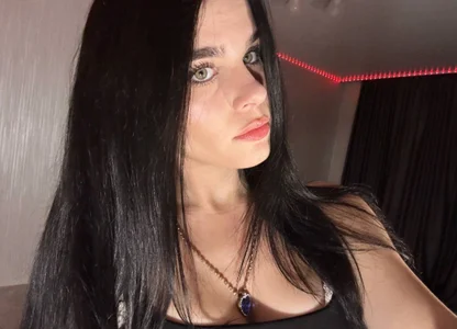 JeniceSourwine What do you think of my new hair color? 🖤 Pic 4