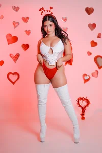 PaulinaBelushi Let me be your valentine! ❤️ Foto