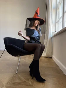 AlexaVee_ kullanıcısının Witching Hour albümü -  3 fotoğraf