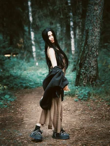 Amanda_River so many high woods around me Pic 3