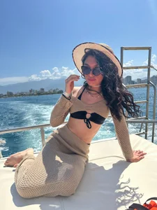 EnchantressFuckXxxのOn the beachの枚の写真