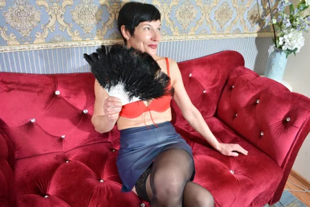 ElizabethLong Public Pic 4