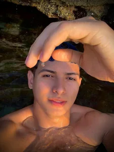 yei-sant blue1 টি ছবি