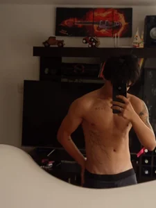 Tyler_durten Public صورة واحدة|Tyler_durten Public صورتان|Tyler_durten Public  3 صور|Tyler_durten Public  3 صورة