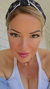 Sugarloveless: Public ( 2 фото)