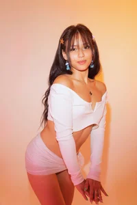 Latinita de abril_collinz  2 Imagens