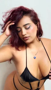 NaughtyNinnaXXXのSexy in blackの 5枚の写真